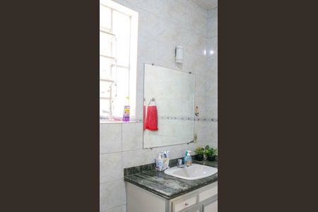 Casa à venda com 214m², 4 quartos e 2 vagas Casa à venda com 214m², 4 quartos e 2 vagasBanheiro