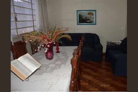 Casa à venda com 214m², 4 quartos e 2 vagas Casa à venda com 214m², 4 quartos e 2 vagasSala