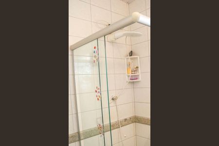 Casa à venda com 214m², 4 quartos e 2 vagas Casa à venda com 214m², 4 quartos e 2 vagasBanheiro