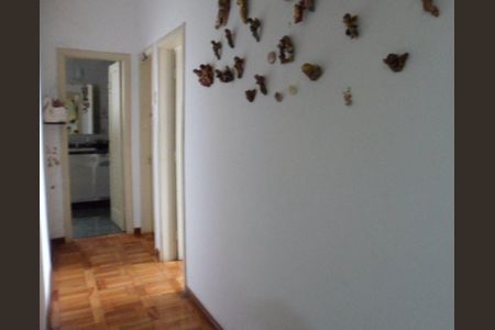Casa à venda com 214m², 4 quartos e 2 vagas Casa à venda com 214m², 4 quartos e 2 vagasCorredor