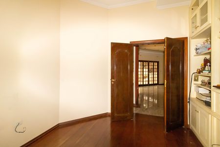 Casa de condomínio à venda com 450m², 5 quartos e 6 vagasSala de Tv