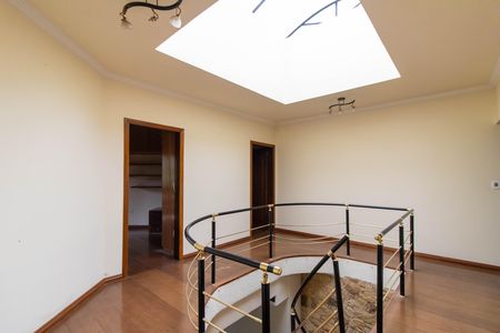 Casa de condomínio à venda com 450m², 5 quartos e 6 vagasHall dos Quartos