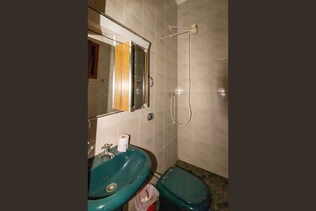 Casa de condomínio à venda com 450m², 5 quartos e 6 vagasBanheiro de Serviço 