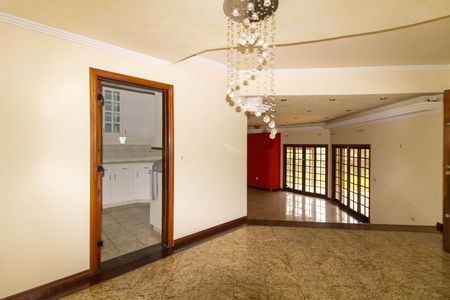 Casa de condomínio à venda com 450m², 5 quartos e 6 vagasSala de Jantar