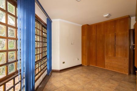 Casa de condomínio à venda com 450m², 5 quartos e 6 vagasQuarto 4