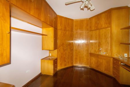 Casa de condomínio à venda com 450m², 5 quartos e 6 vagasSuíte 3