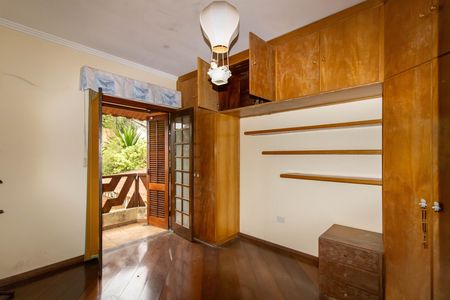 Casa de condomínio à venda com 450m², 5 quartos e 6 vagasSuíte 2
