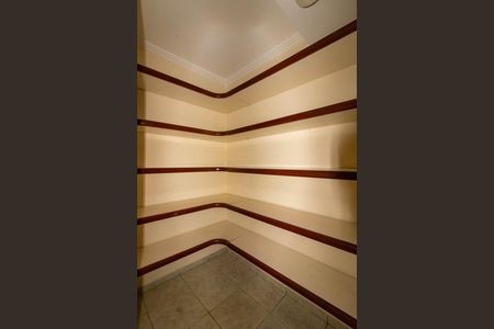 Casa de condomínio à venda com 450m², 5 quartos e 6 vagasDespensa