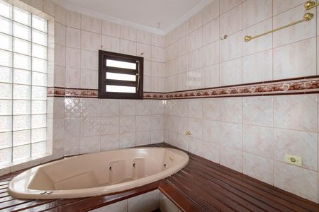 Casa de condomínio à venda com 450m², 5 quartos e 6 vagasSuíte 1