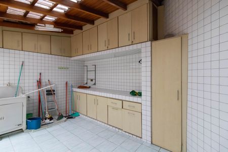 Casa de condomínio à venda com 450m², 5 quartos e 6 vagasArea de Serviço 