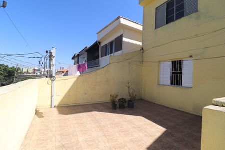Casa para alugar com 79m², 2 quartos e sem vagaVaranda / Quintal