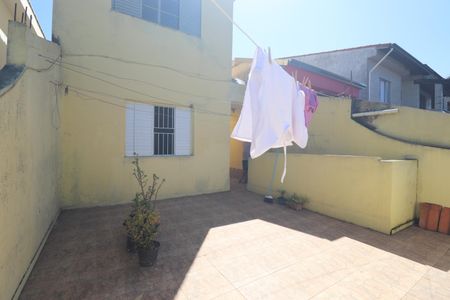 Casa para alugar com 79m², 2 quartos e sem vagaVaranda / Quintal