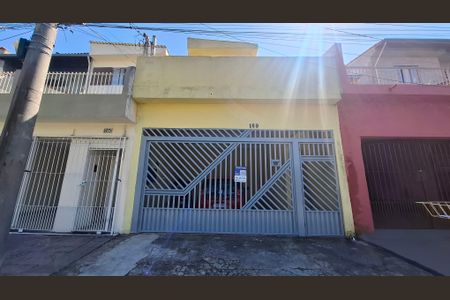 Casa para alugar com 79m², 2 quartos e sem vaga Casa para alugar com 79m², 2 quartos e sem vagaFachada