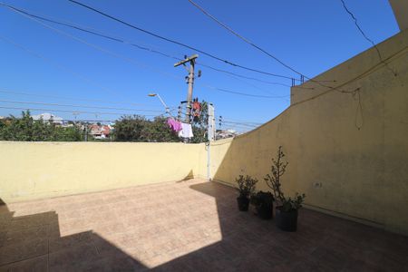 Casa para alugar com 79m², 2 quartos e sem vagaVaranda / Quintal
