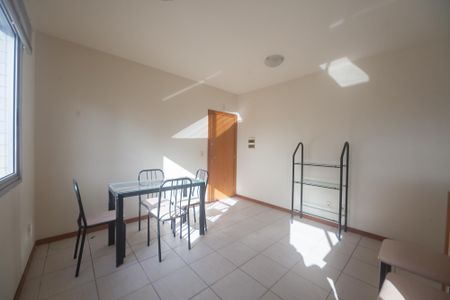 sala de apartamento para alugar com 1 quarto, 36m² em Funcionários, Belo Horizonte