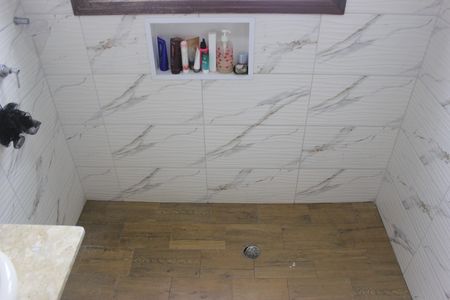 Casa à venda com 242m², 4 quartos e 4 vagasBanheiro social