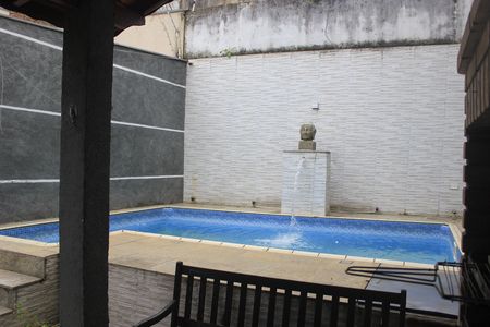 Casa à venda com 242m², 4 quartos e 4 vagasEspaço Gourmet e piscina