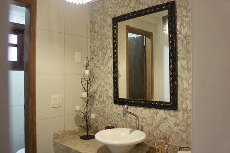 Casa à venda com 242m², 4 quartos e 4 vagasLavabo