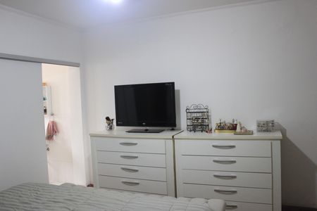 Casa à venda com 242m², 4 quartos e 4 vagasSuíte 2