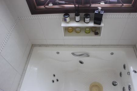 Casa à venda com 242m², 4 quartos e 4 vagasBanheiro da suíte 2