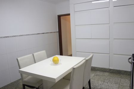Casa à venda com 242m², 4 quartos e 4 vagasCozinha