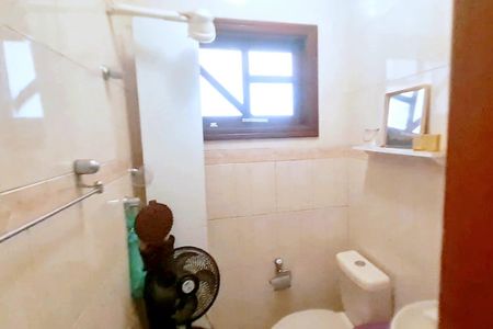 Casa à venda com 242m², 4 quartos e 4 vagas Casa à venda com 242m², 4 quartos e 4 vagasBanheiro da Suíte 1