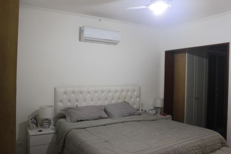 Casa à venda com 242m², 4 quartos e 4 vagasSuíte 2