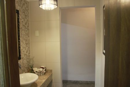 Casa à venda com 242m², 4 quartos e 4 vagasLavabo