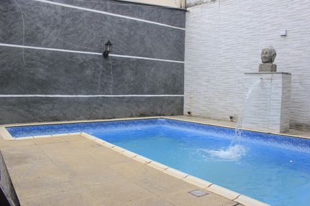 Casa à venda com 242m², 4 quartos e 4 vagasEspaço Gourmet e piscina