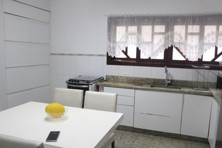 Casa à venda com 242m², 4 quartos e 4 vagasCozinha
