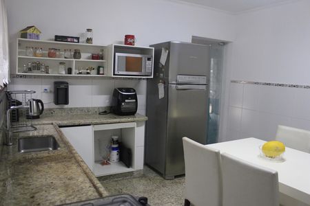 Casa à venda com 242m², 4 quartos e 4 vagasCozinha