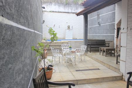 Casa à venda com 242m², 4 quartos e 4 vagasEspaço Gourmet e piscina