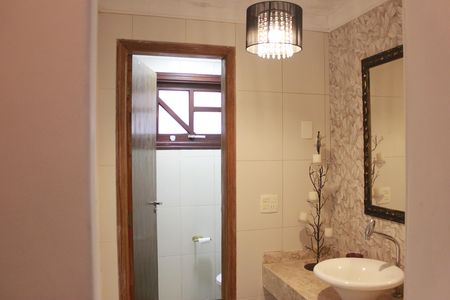 Casa à venda com 242m², 4 quartos e 4 vagasLavabo