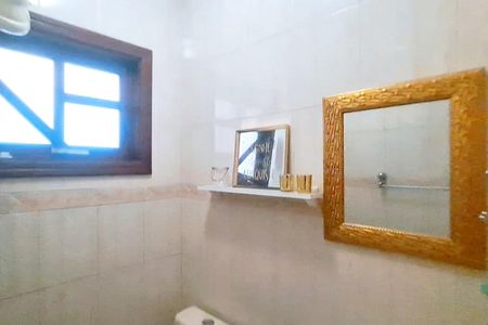 Casa à venda com 242m², 4 quartos e 4 vagas Casa à venda com 242m², 4 quartos e 4 vagasBanheiro da Suíte 1