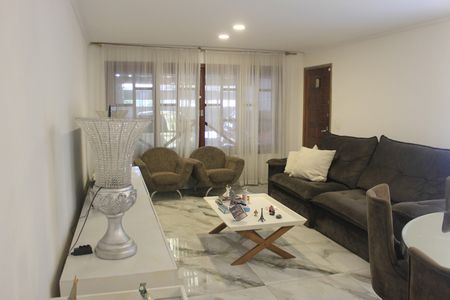 Sala de casa à venda com 4 quartos, 242m² em Vila Rosalia, Guarulhos