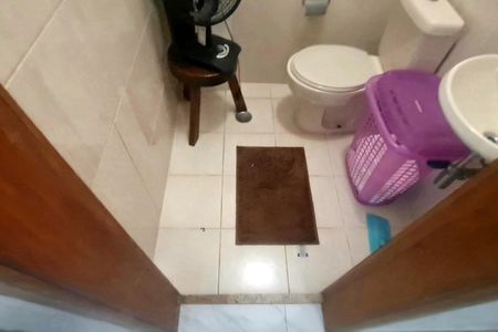 Casa à venda com 242m², 4 quartos e 4 vagas Casa à venda com 242m², 4 quartos e 4 vagasBanheiro da Suíte 1