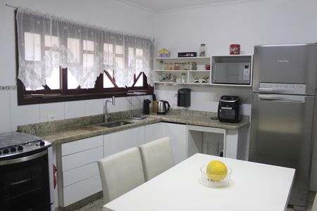 Casa à venda com 242m², 4 quartos e 4 vagasCozinha