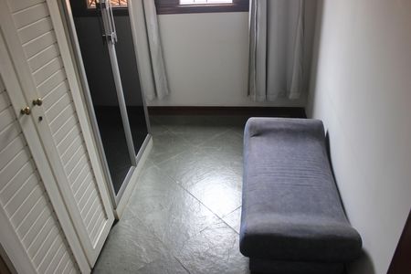 Casa à venda com 242m², 4 quartos e 4 vagasCloset da suíte 2