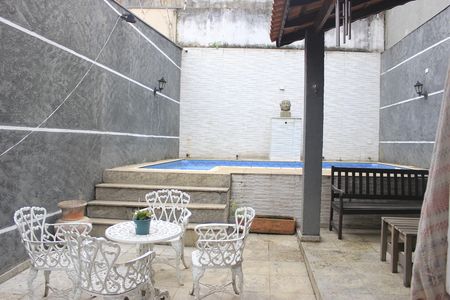 Casa à venda com 242m², 4 quartos e 4 vagasEspaço Gourmet e piscina