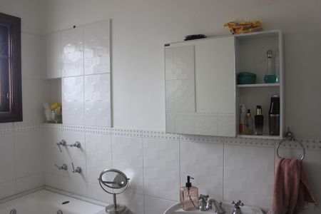 Casa à venda com 242m², 4 quartos e 4 vagasBanheiro da suíte 2