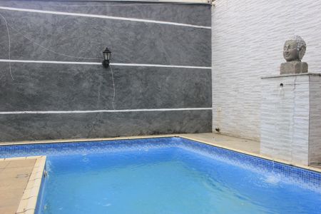 Casa à venda com 242m², 4 quartos e 4 vagasEspaço Gourmet e piscina