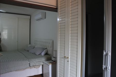 Casa à venda com 242m², 4 quartos e 4 vagasCloset da suíte 2