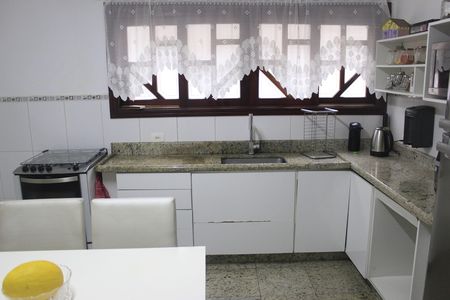 Casa à venda com 242m², 4 quartos e 4 vagasCozinha
