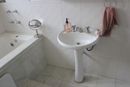 Casa à venda com 242m², 4 quartos e 4 vagasBanheiro da suíte 2