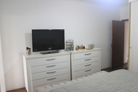 Casa à venda com 242m², 4 quartos e 4 vagasSuíte 2