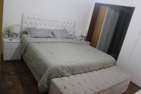 Casa à venda com 242m², 4 quartos e 4 vagasSuíte 2