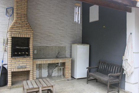 Casa à venda com 242m², 4 quartos e 4 vagasEspaço Gourmet e piscina