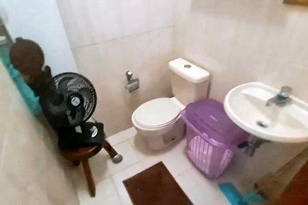 Casa à venda com 242m², 4 quartos e 4 vagas Casa à venda com 242m², 4 quartos e 4 vagasBanheiro da Suíte 1