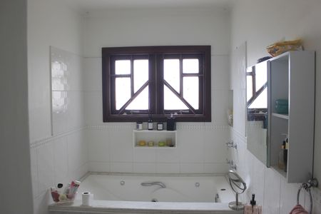 Casa à venda com 242m², 4 quartos e 4 vagasBanheiro da suíte 2