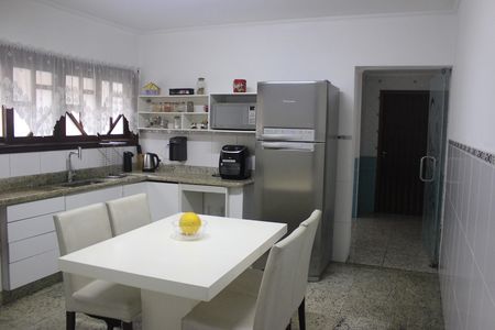 Casa à venda com 242m², 4 quartos e 4 vagasCozinha